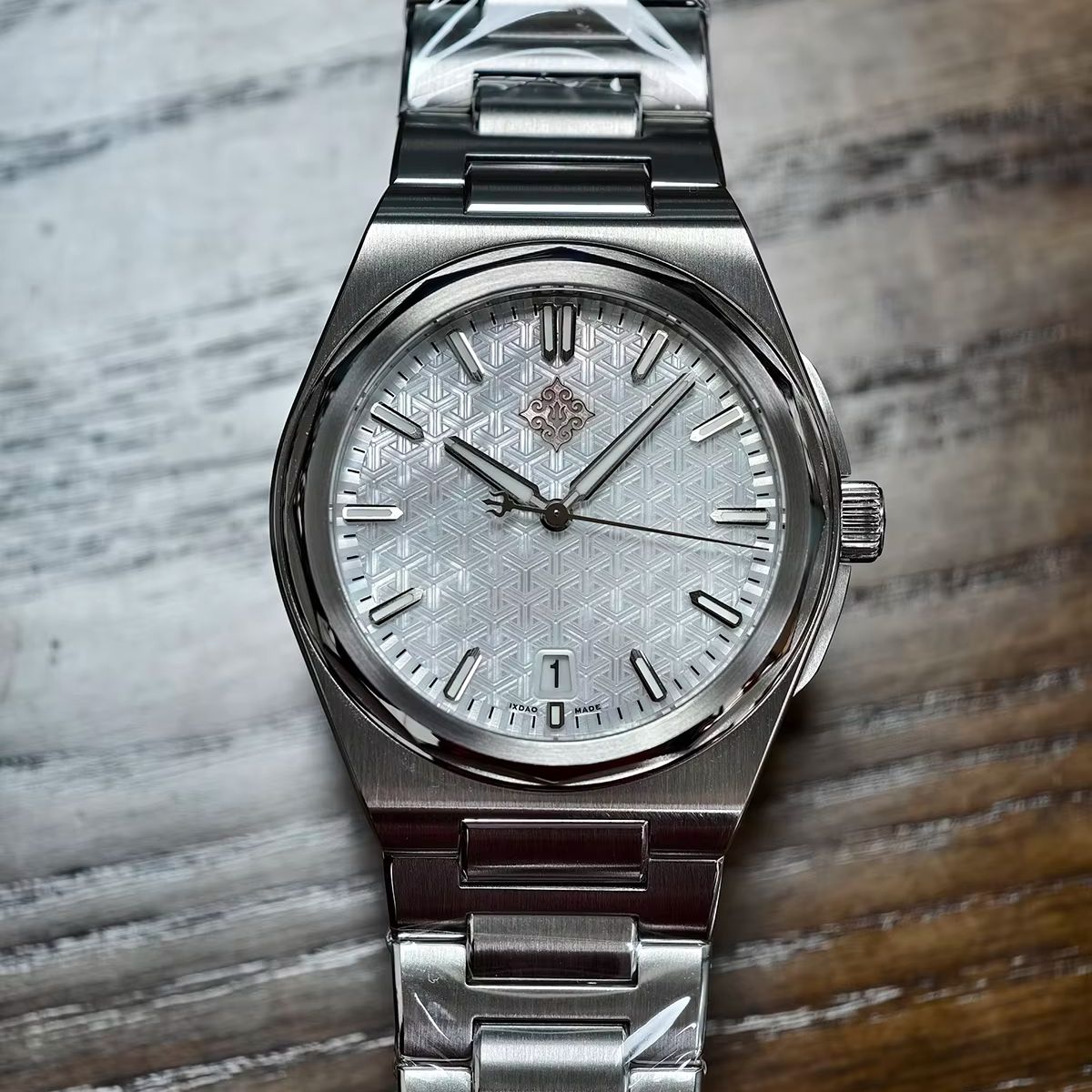 IX&DAO 2026 New Warrior 37mm M - Omega Watch Constellation review and price